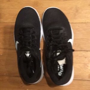 Nike Women’s FLEX 2018 RN Running Shoes